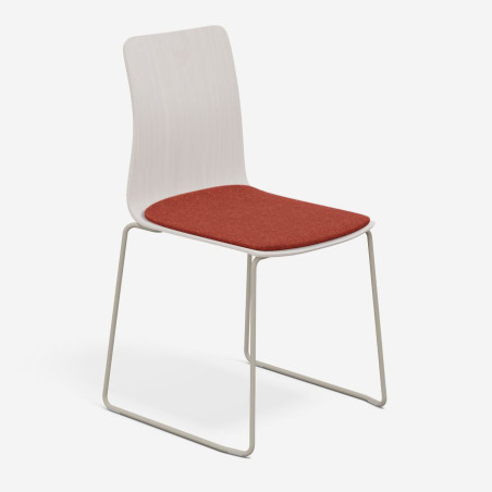 Laquered White Oak Finish, Sand RAL Leg frame finish, Scarlet Sage (ME63016) Seatpad finish