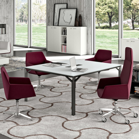 Q8 Management Desk